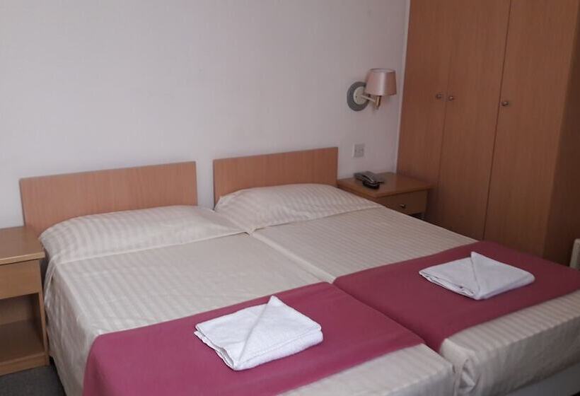 اتاق اکونومی, Tropicana