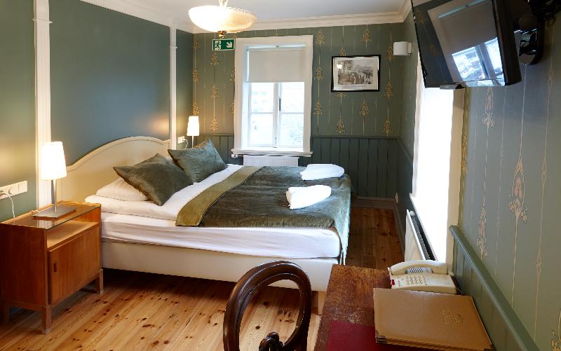 اتاق اکونومی, Tropicana