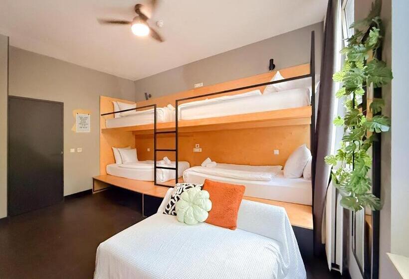 带铺位的标准四人间, De Pijp Boutique Hotel