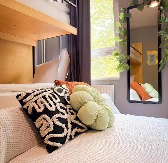 Standard Quadruple Room with Bunk Beds, De Pijp Boutique Hotel