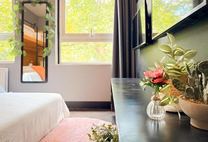 Standard Quadruple Room with Bunk Beds, De Pijp Boutique Hotel