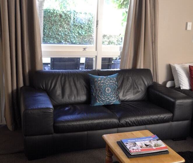 إستوديو قياسى, Diplomat Motel