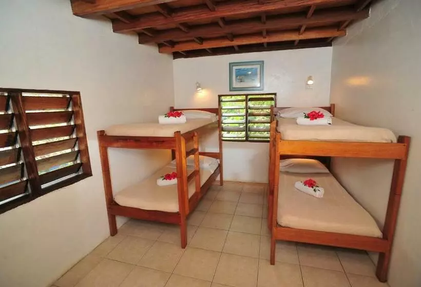 تختخواب در اتاق مشترک, Hideaway Island Resort