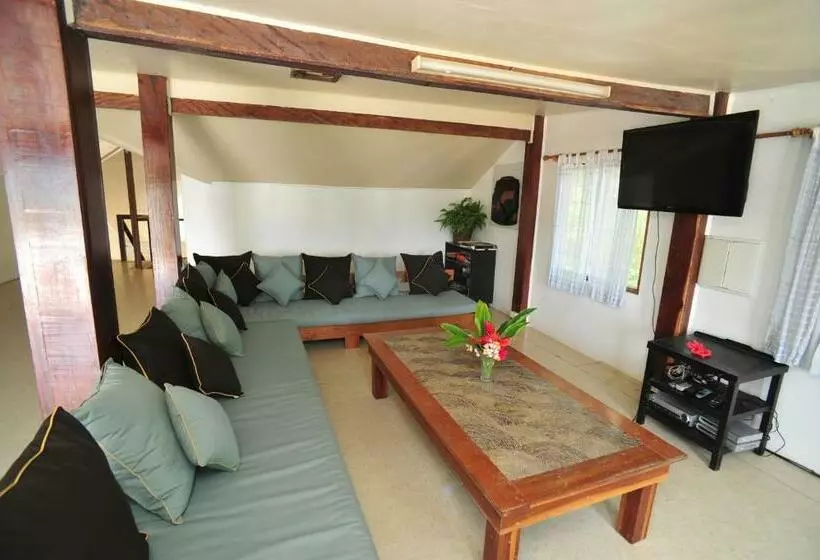 تختخواب در اتاق مشترک, Hideaway Island Resort