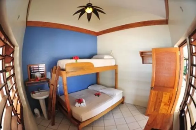 اتاق استاندارد با سرویس بهداشتی مشترک, Hideaway Island Resort