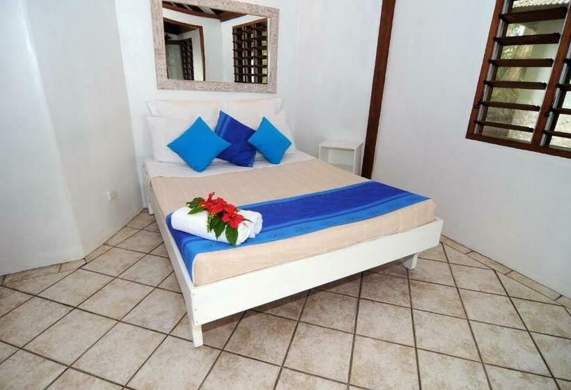 스탠다드 방갈로, Hideaway Island Resort