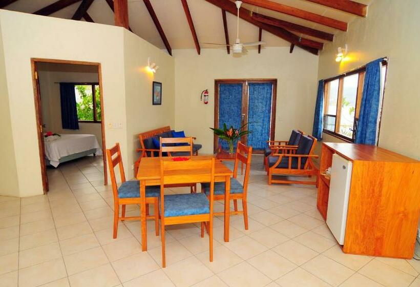 스탠다드 방갈로, Hideaway Island Resort