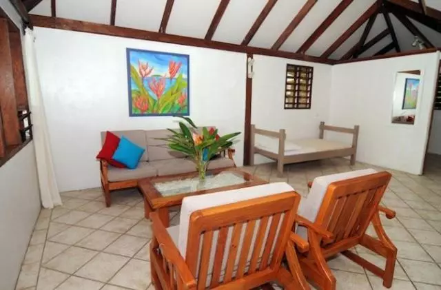 بانگلوی استاندارد با چشم‌انداز دریا, Hideaway Island Resort