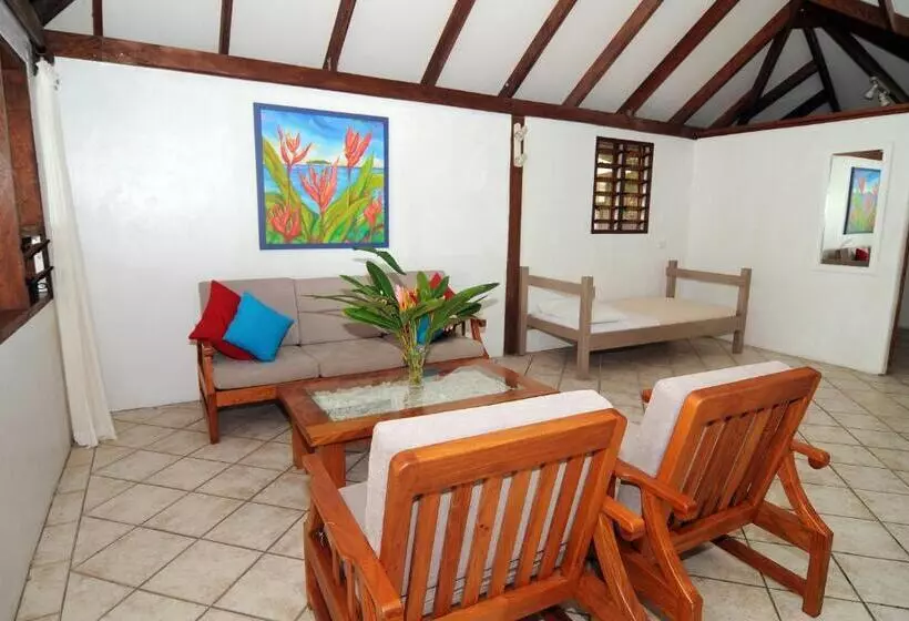بانگلوی استاندارد با چشم‌انداز دریا, Hideaway Island Resort
