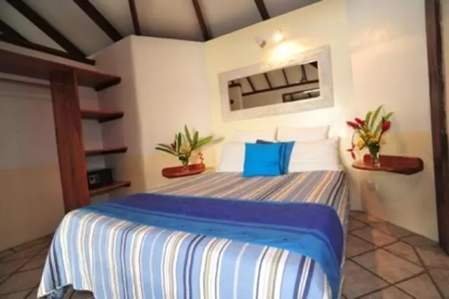 بانگلوی استاندارد با چشم‌انداز دریا, Hideaway Island Resort