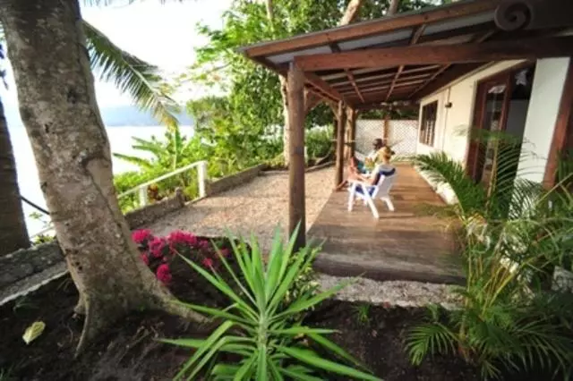 بانگلوی استاندارد با چشم‌انداز دریا, Hideaway Island Resort