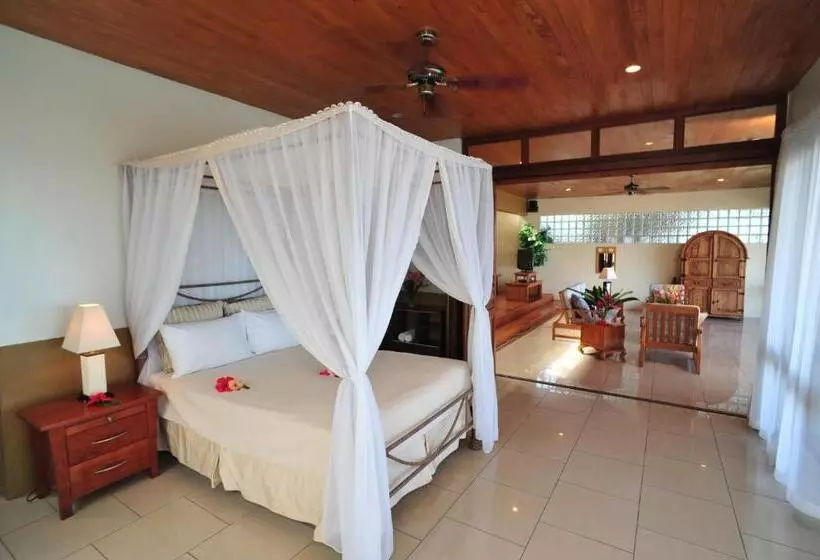 ویلای 1 خوابه, Hideaway Island Resort