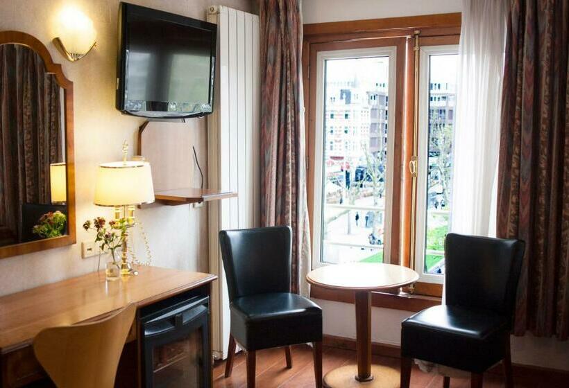 اتاق راحتی سه تخته, Atlanta