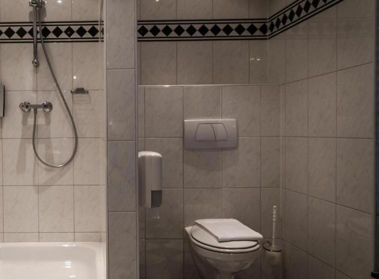 חדר סופריור, De Limbourg