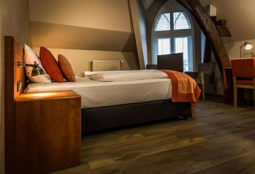Superior-huone, De Limbourg
