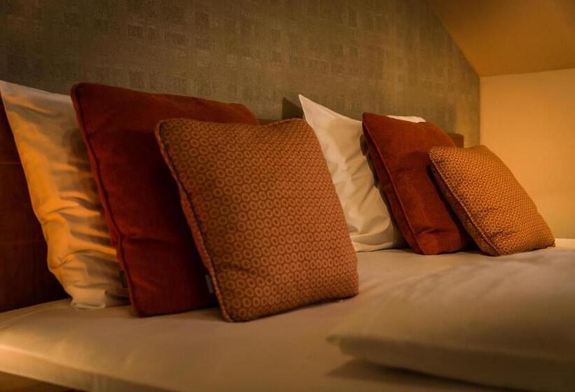 חדר סופריור, De Limbourg