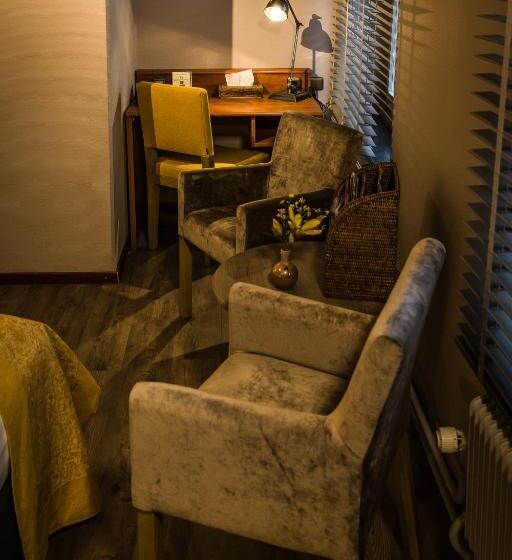 חדר סופריור, De Limbourg