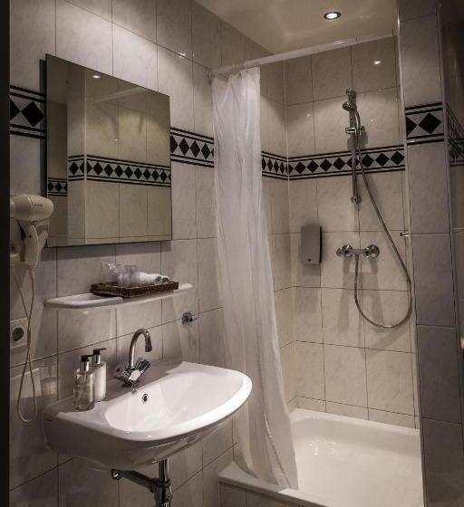 חדר סופריור, De Limbourg