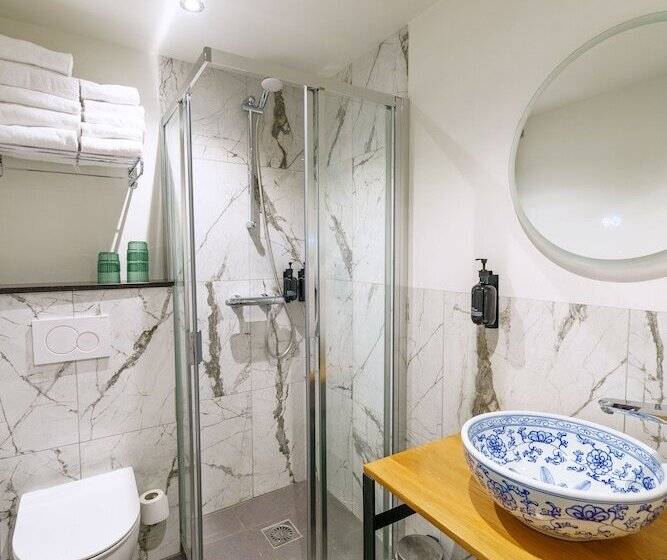 اتاق خانوادگی, Des Arts