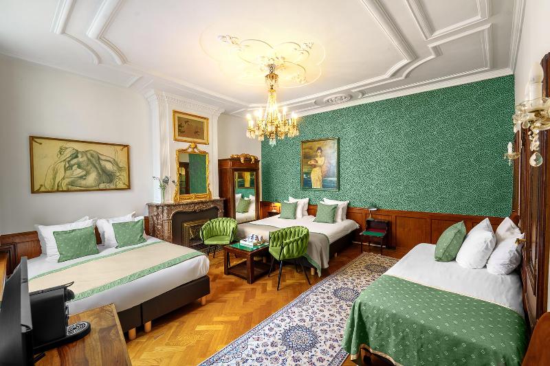 اتاق خانوادگی, Des Arts