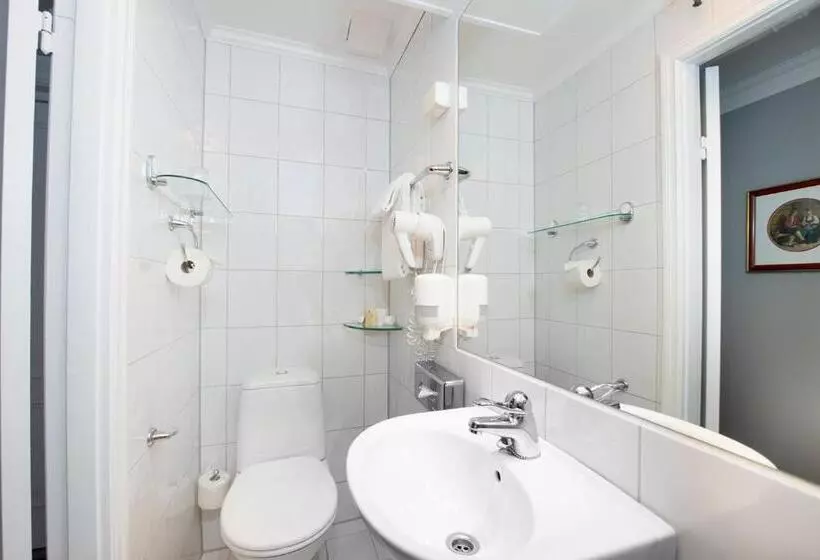Standard Single Room, Dr. Holms
