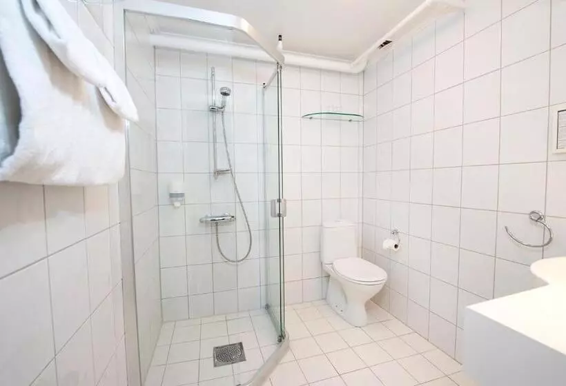 Standard Room, Dr. Holms