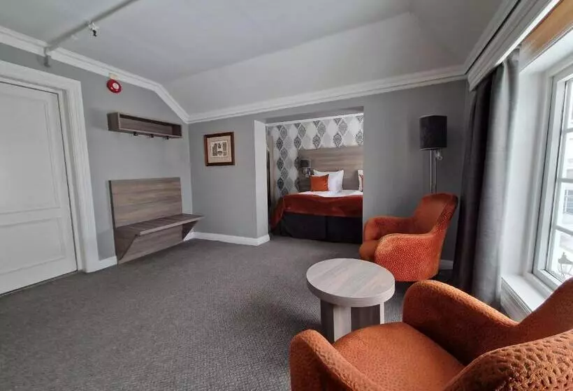 Standard Room, Dr. Holms