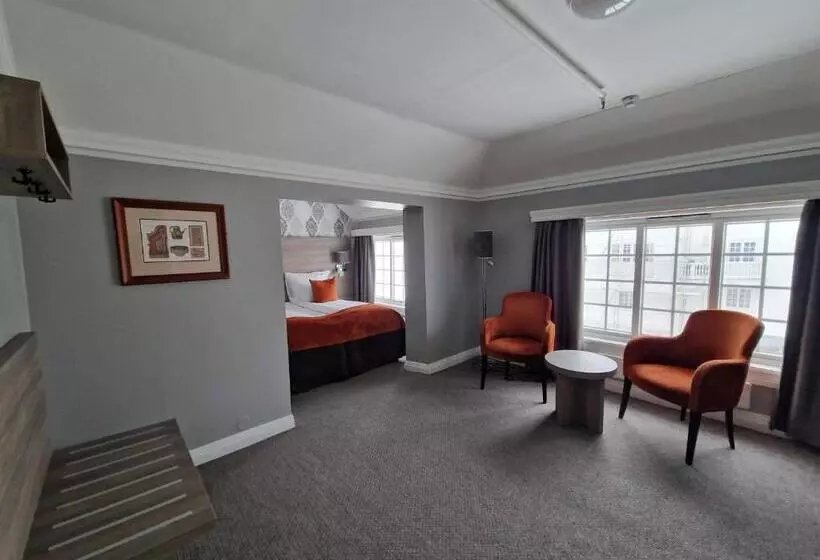 Standard Room, Dr. Holms