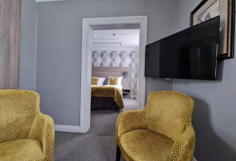 Superior Room, Dr. Holms