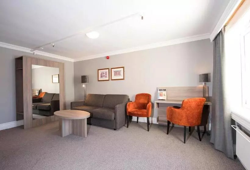Family Room, Dr. Holms