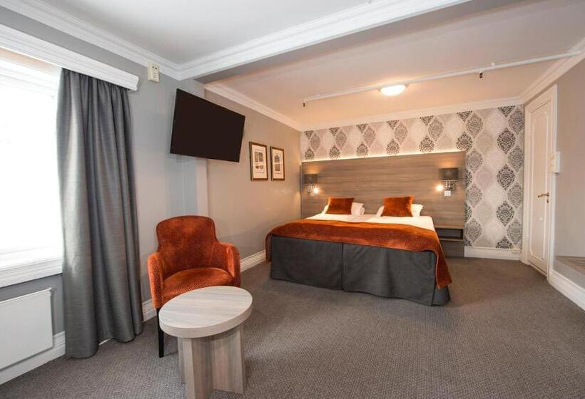 غرفة عائلية, Dr. Holms