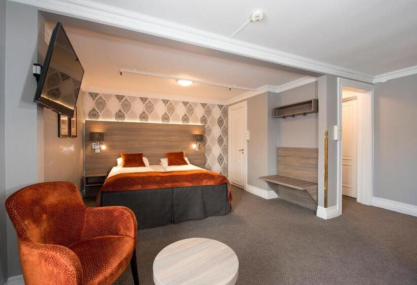 غرفة عائلية, Dr. Holms