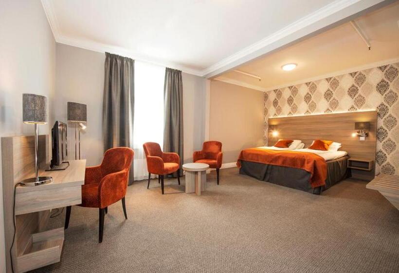 غرفة عائلية, Dr. Holms