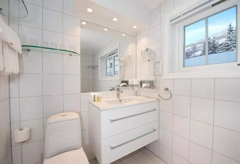 City View Suite, Dr. Holms