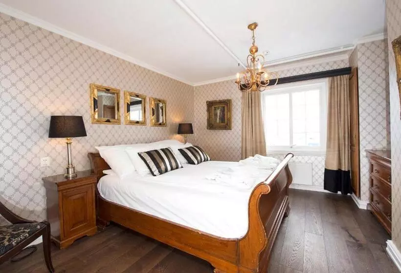 City View Suite, Dr. Holms