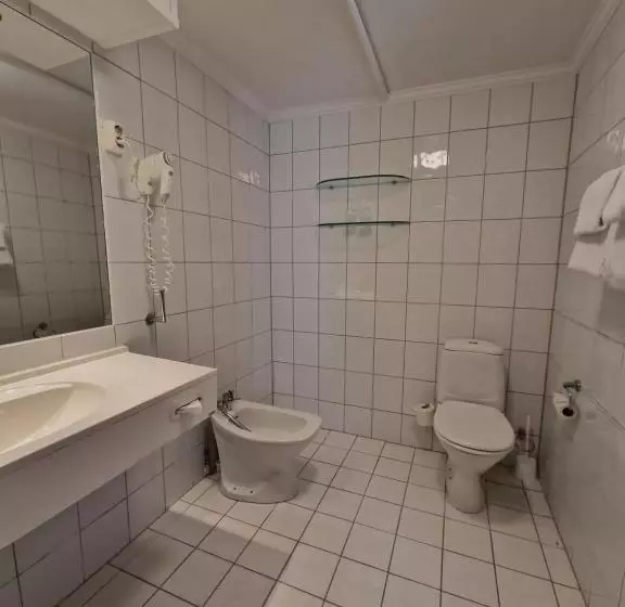 Standard Room, Dr. Holms