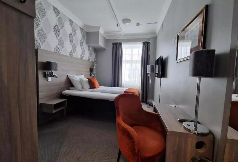 Standard Single Room, Dr. Holms