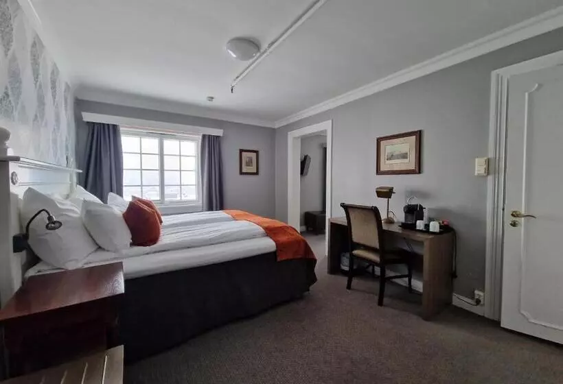Superior Room, Dr. Holms
