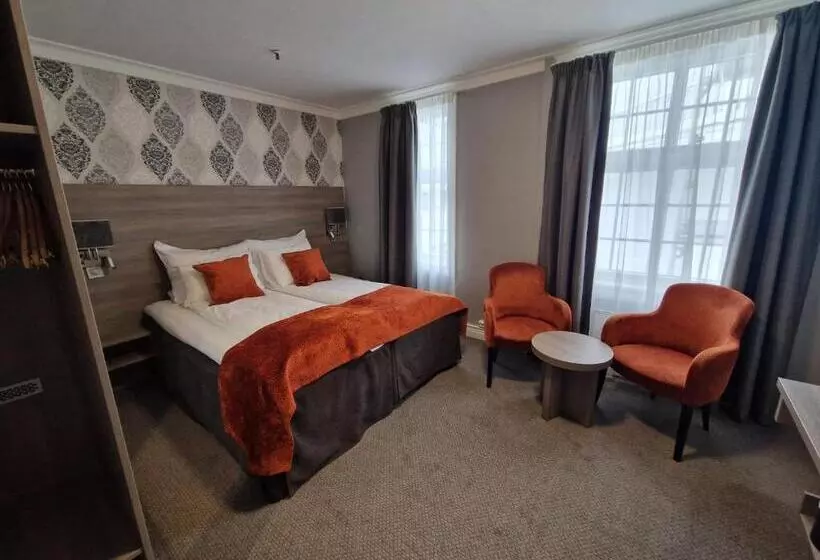 Standard Room, Dr. Holms