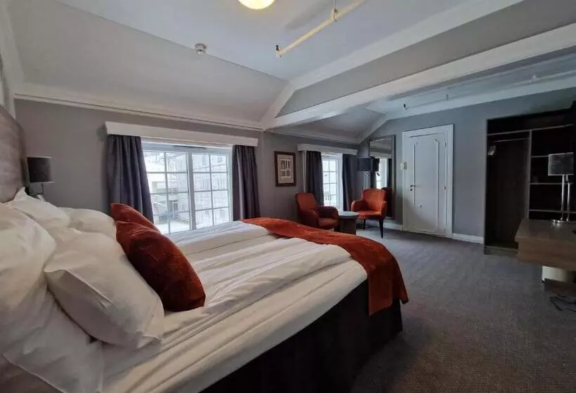 Standard Room, Dr. Holms