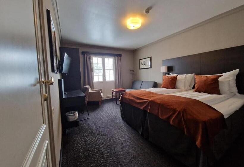 غرفة عائلية, Dr. Holms