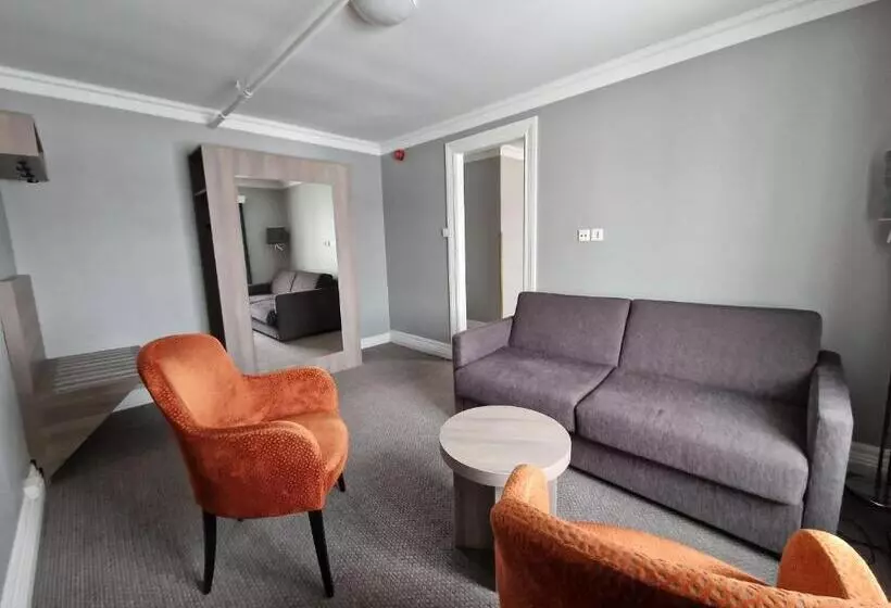 Superior Room, Dr. Holms