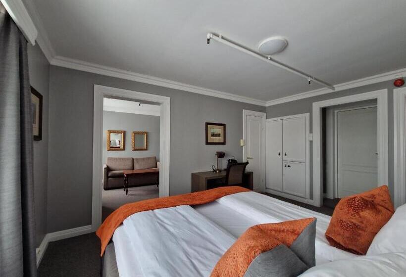 غرفة سوبيريور, Dr. Holms