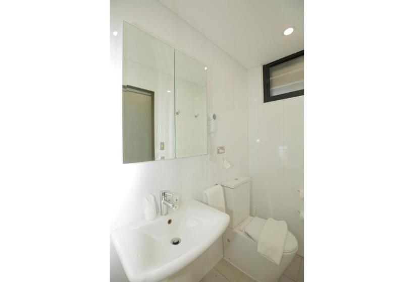 سوئیت پریمیوم, Ela Beach Hotel & Apartments