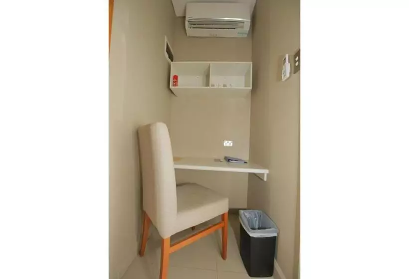 سوئیت پریمیوم, Ela Beach Hotel & Apartments