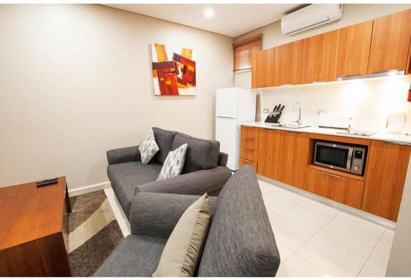 سوئیت پریمیوم, Ela Beach Hotel & Apartments