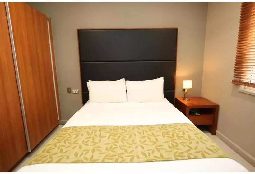 سوئیت پریمیوم, Ela Beach Hotel & Apartments