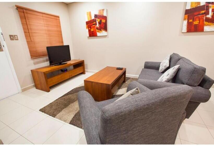 سوئیت پریمیوم, Ela Beach Hotel & Apartments