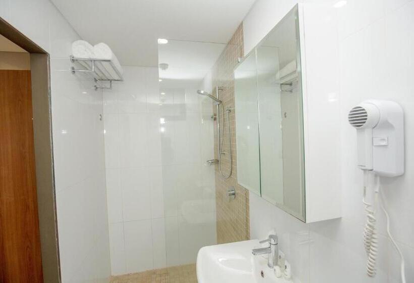 اتاق لوکس, Ela Beach Hotel & Apartments