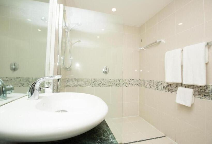 سوئیت پریمیوم, Ela Beach Hotel & Apartments